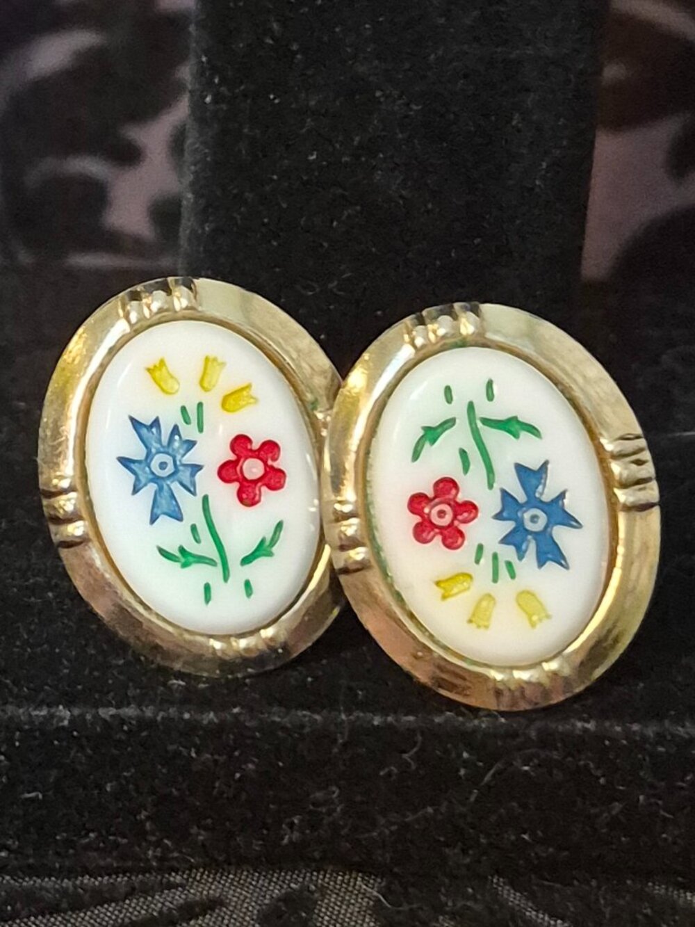 Vintage White Milk Glass / Gold Floral Cufflinks